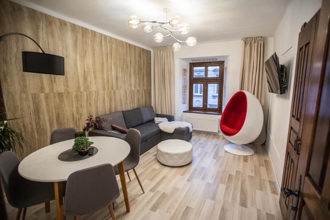 Стильна Квартира В Центрі На Площі Ринок Вулиця Галицька 9 Lviv Exterior photo